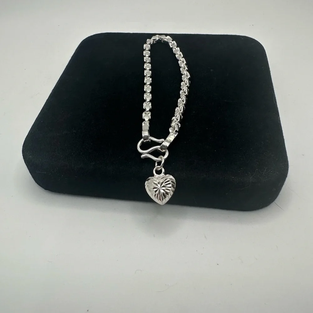 Bali Sterling silver heart bracelet / great detail/shine New - Picture 2 of 3